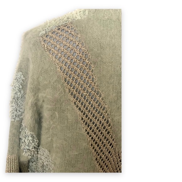 Vintage Hand-Knit Angora Sweater - Picture 6 of 6